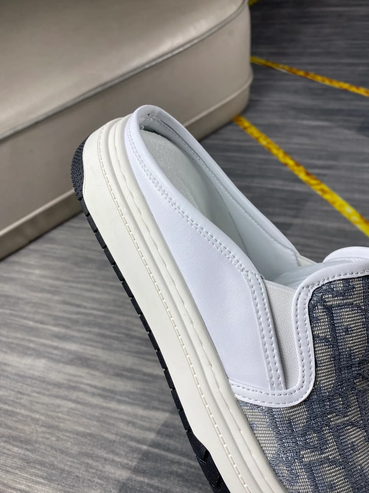 P380 Dior men's casual half-drag👞. Handsome and versatile low-top shoes, with exquisite branded jacquard fabric for the upper, sheepskin lining for the feet, 🌺🌺perfect shoe last, 🌲🌲fashionable and handsome, comfortable on the feet, 🚗🚗wear-resistant and non-slip rubber outsole. Code number: 38-44. 45 is custom-made and cannot be returned or exchanged